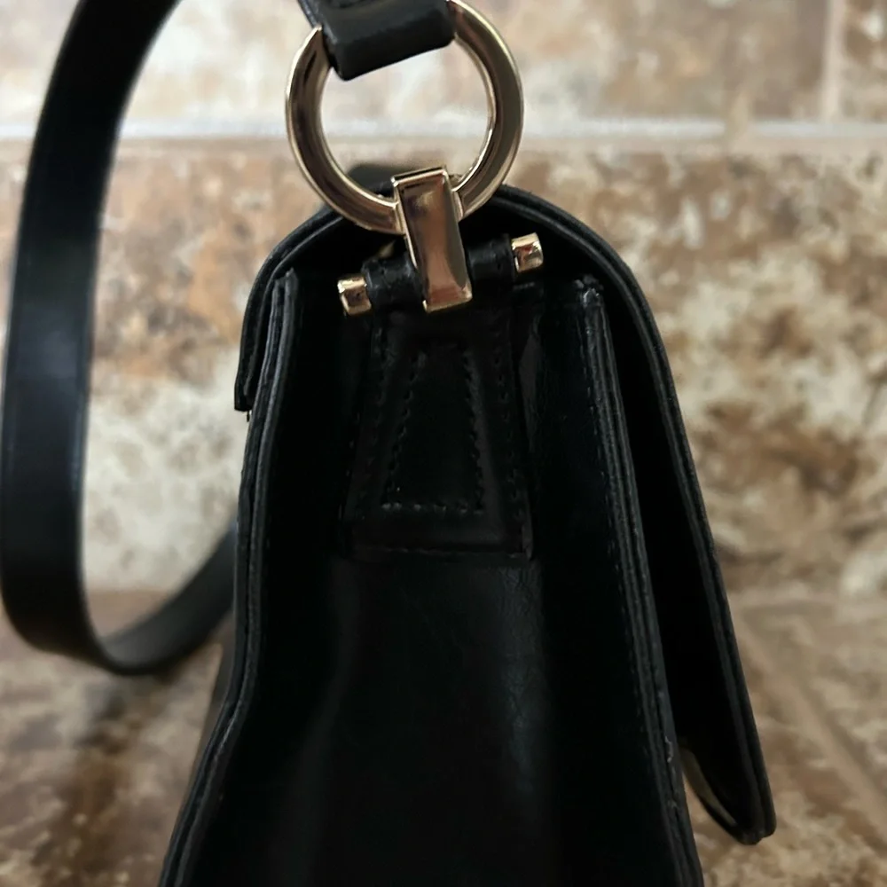 Classic small black Liz Claiborne handbag -l never used - Picture 3 of 7